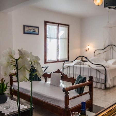 Villa Notos Adamantas Eksteriør billede